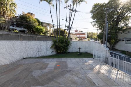 Casa à venda com 680m², 4 quartos e 4 vagas Casa à venda com 680m², 4 quartos e 4 vagasTerraço