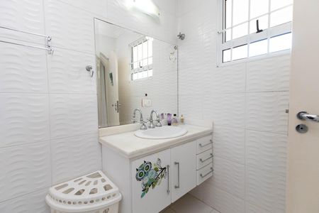 Casa à venda com 680m², 4 quartos e 4 vagas Casa à venda com 680m², 4 quartos e 4 vagasBanheiro 4