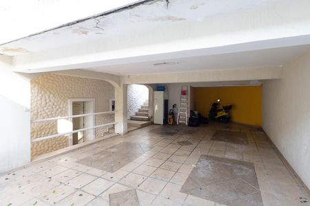 Casa à venda com 680m², 4 quartos e 4 vagas Casa à venda com 680m², 4 quartos e 4 vagasGaragem