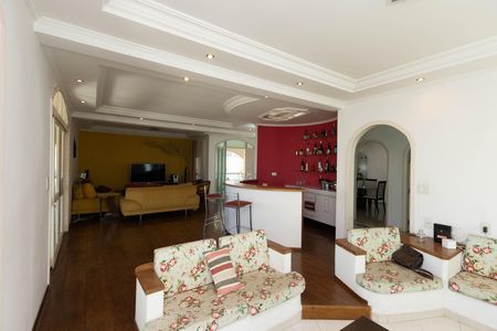 Casa à venda com 680m², 4 quartos e 4 vagas Casa à venda com 680m², 4 quartos e 4 vagasSala