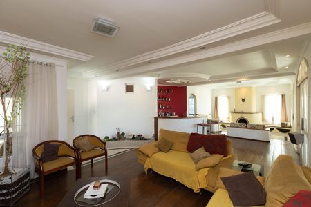 Casa à venda com 680m², 4 quartos e 4 vagas Casa à venda com 680m², 4 quartos e 4 vagasSala