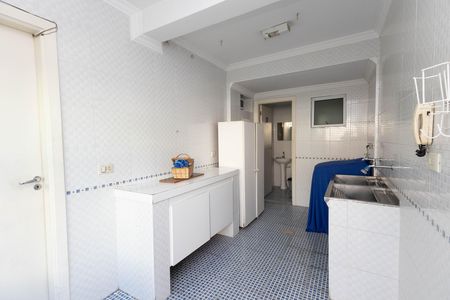 Casa à venda com 680m², 4 quartos e 4 vagas Casa à venda com 680m², 4 quartos e 4 vagasÁrea de Serviço