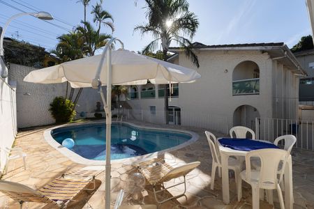 Casa à venda com 680m², 4 quartos e 4 vagas Casa à venda com 680m², 4 quartos e 4 vagasPiscina