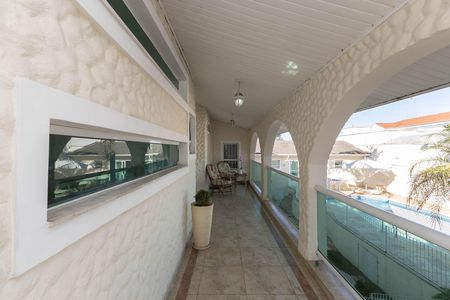 Casa à venda com 680m², 4 quartos e 4 vagas Casa à venda com 680m², 4 quartos e 4 vagasVaranda