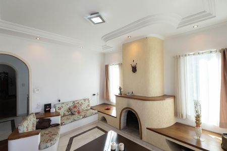 Casa à venda com 680m², 4 quartos e 4 vagas Casa à venda com 680m², 4 quartos e 4 vagasSala