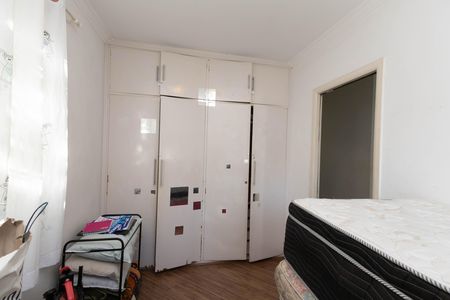 Casa à venda com 680m², 4 quartos e 4 vagas Casa à venda com 680m², 4 quartos e 4 vagasCloset
