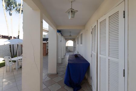 Casa à venda com 680m², 4 quartos e 4 vagas Casa à venda com 680m², 4 quartos e 4 vagasVaranda