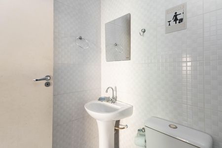 Casa à venda com 680m², 4 quartos e 4 vagas Casa à venda com 680m², 4 quartos e 4 vagasÁrea de Serviço 7