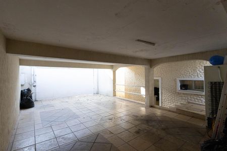 Casa à venda com 680m², 4 quartos e 4 vagas Casa à venda com 680m², 4 quartos e 4 vagasGaragem
