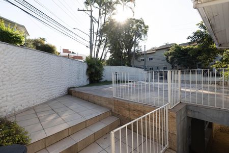 Casa à venda com 680m², 4 quartos e 4 vagas Casa à venda com 680m², 4 quartos e 4 vagasTerraço