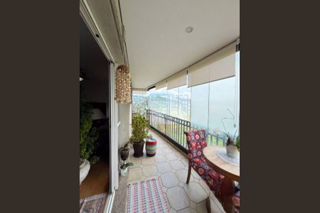 Apartamento à venda com 139m², 3 quartos e 3 vagasFoto 01