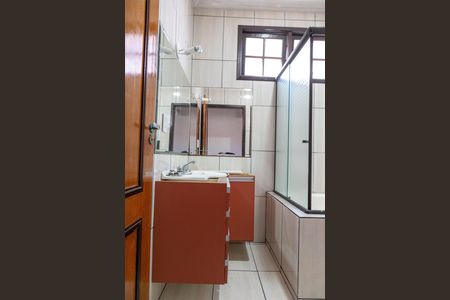 Casa para alugar com 220m², 3 quartos e 5 vagasBanheiro social