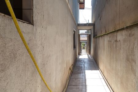 Casa para alugar com 220m², 3 quartos e 5 vagasCorredo externo