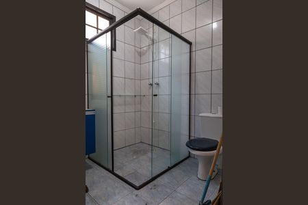 Casa para alugar com 220m², 3 quartos e 5 vagasBanheiro do Quarto 1 suíte