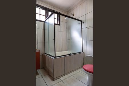 Casa para alugar com 220m², 3 quartos e 5 vagasBanheiro social