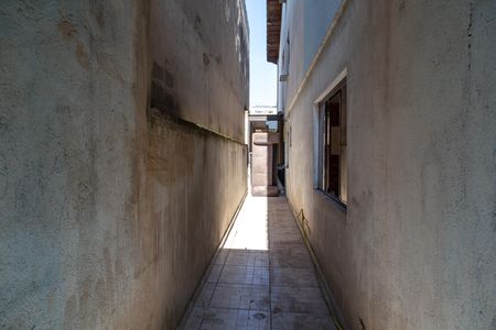 Casa para alugar com 220m², 3 quartos e 5 vagasCorredo externo