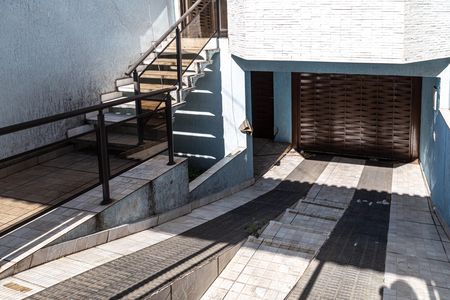 Casa para alugar com 220m², 3 quartos e 5 vagasEntrada