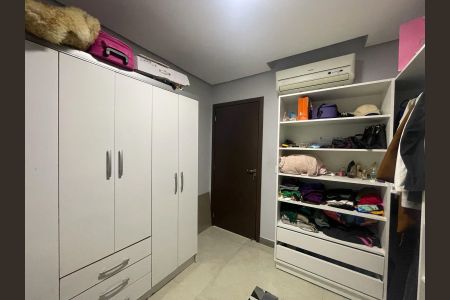 Casa à venda com 135m², 3 quartos e 3 vagas Casa à venda com 135m², 3 quartos e 3 vagasEscritório