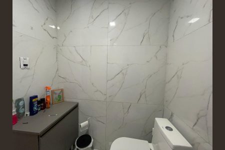 Casa à venda com 135m², 3 quartos e 3 vagas Casa à venda com 135m², 3 quartos e 3 vagasBanheiro social