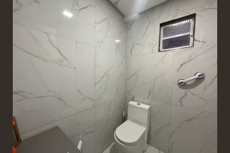 Casa à venda com 135m², 3 quartos e 3 vagas Casa à venda com 135m², 3 quartos e 3 vagasBanheiro social