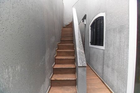 Casa para alugar com 319m², 3 quartos e 1 vagaEscada 