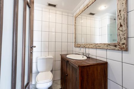 Apartamento para alugar com 70m², 1 quarto e 2 vagas Apartamento para alugar com 70m², 1 quarto e 2 vagasBanheiro do Corredor