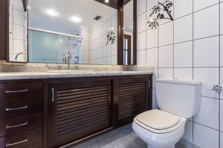 Apartamento para alugar com 70m², 1 quarto e 2 vagas Apartamento para alugar com 70m², 1 quarto e 2 vagasQuarto - Banheiro da Suite