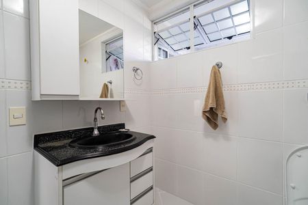 Apartamento à venda com 80m², 2 quartos e 1 vaga Apartamento à venda com 80m², 2 quartos e 1 vagaBanheiro