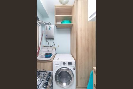 Área de serviço de apartamento para alugar com 3 quartos, 78m² em Humaitá, Porto Alegre