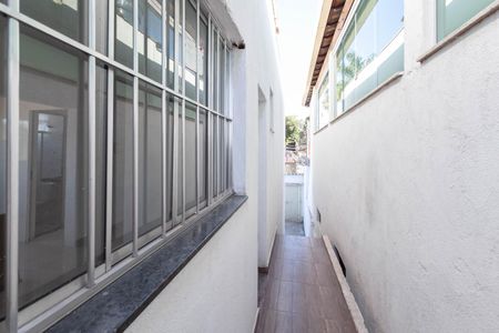 Casa para alugar com 60m², 2 quartos e 1 vaga Casa para alugar com 60m², 2 quartos e 1 vagaEntrada