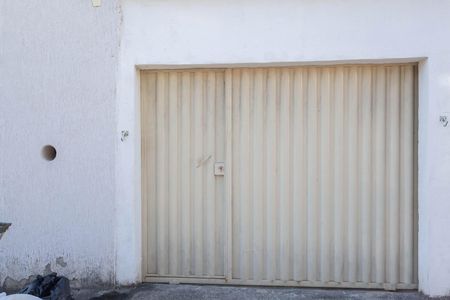Casa para alugar com 60m², 2 quartos e 1 vaga Casa para alugar com 60m², 2 quartos e 1 vagaFachada