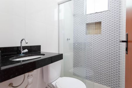 Casa para alugar com 60m², 2 quartos e 1 vaga Casa para alugar com 60m², 2 quartos e 1 vagaBanheiro social