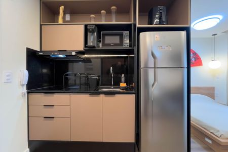 Cozinha de kitnet/studio para alugar com 1 quarto, 25m² em Liberdade, São Paulo