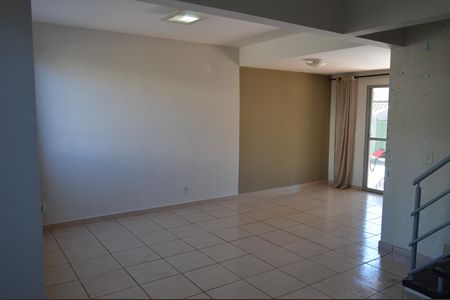 Casa de condomínio para alugar com 87m², 3 quartos e 2 vagasSala
