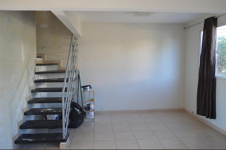 Casa de condomínio para alugar com 87m², 3 quartos e 2 vagasSala