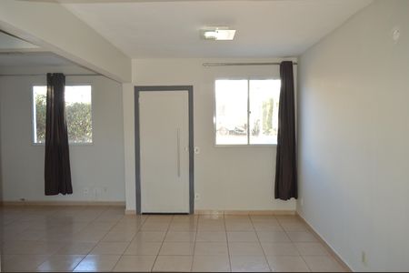 Casa de condomínio para alugar com 87m², 3 quartos e 2 vagasSala