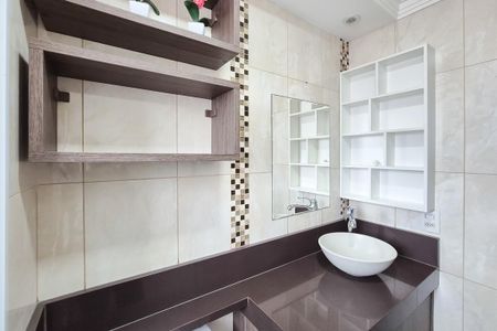 Apartamento à venda com 82m², 2 quartos e 1 vaga Apartamento à venda com 82m², 2 quartos e 1 vagaBanheiro Social