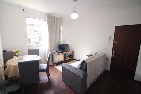 Sala de apartamento para alugar com 2 quartos, 55m² em Industrial, Contagem