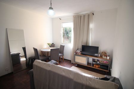 Sala de apartamento para alugar com 2 quartos, 55m² em Industrial, Contagem
