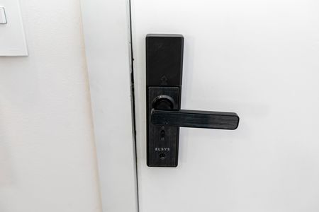 FECHADURA ELETRÔNICA de apartamento à venda com 1 quarto, 60m² em Cambuí, Campinas