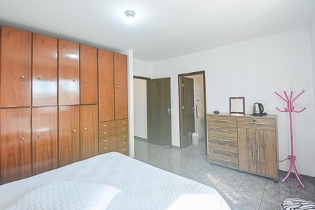 Casa à venda com 220m², 3 quartos e 6 vagasQuarto Suíte