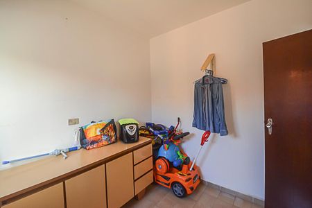 Casa à venda com 220m², 3 quartos e 6 vagasQuarto de Serviço