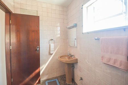 Casa à venda com 220m², 3 quartos e 6 vagasLavabo