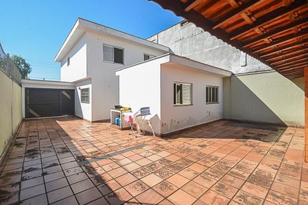 Casa à venda com 220m², 3 quartos e 6 vagasQuintal