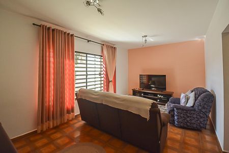 Casa à venda com 220m², 3 quartos e 6 vagasSala