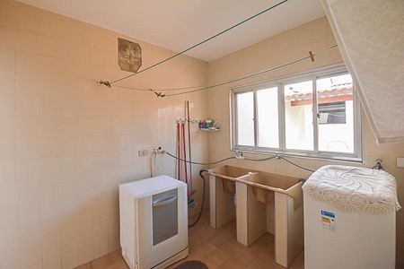 Casa à venda com 220m², 3 quartos e 6 vagasÁrea de Serviço