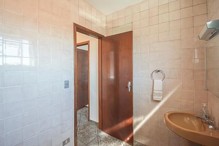 Casa à venda com 220m², 3 quartos e 6 vagasBanheiro