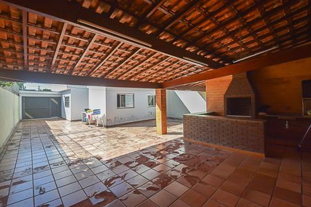 Casa à venda com 220m², 3 quartos e 6 vagasGaragem