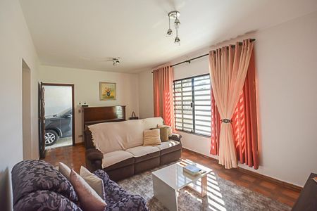 Casa à venda com 220m², 3 quartos e 6 vagasSala