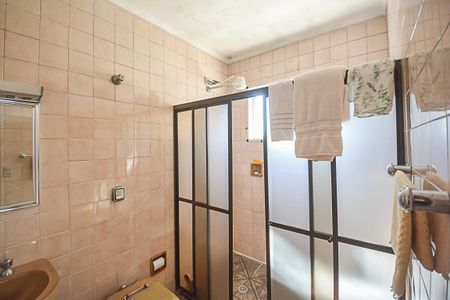 Casa à venda com 220m², 3 quartos e 6 vagasBanheiro da Suíte